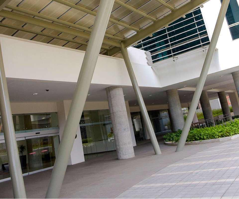 Centro Corporativo El Tobogán, Espacios Comerciales